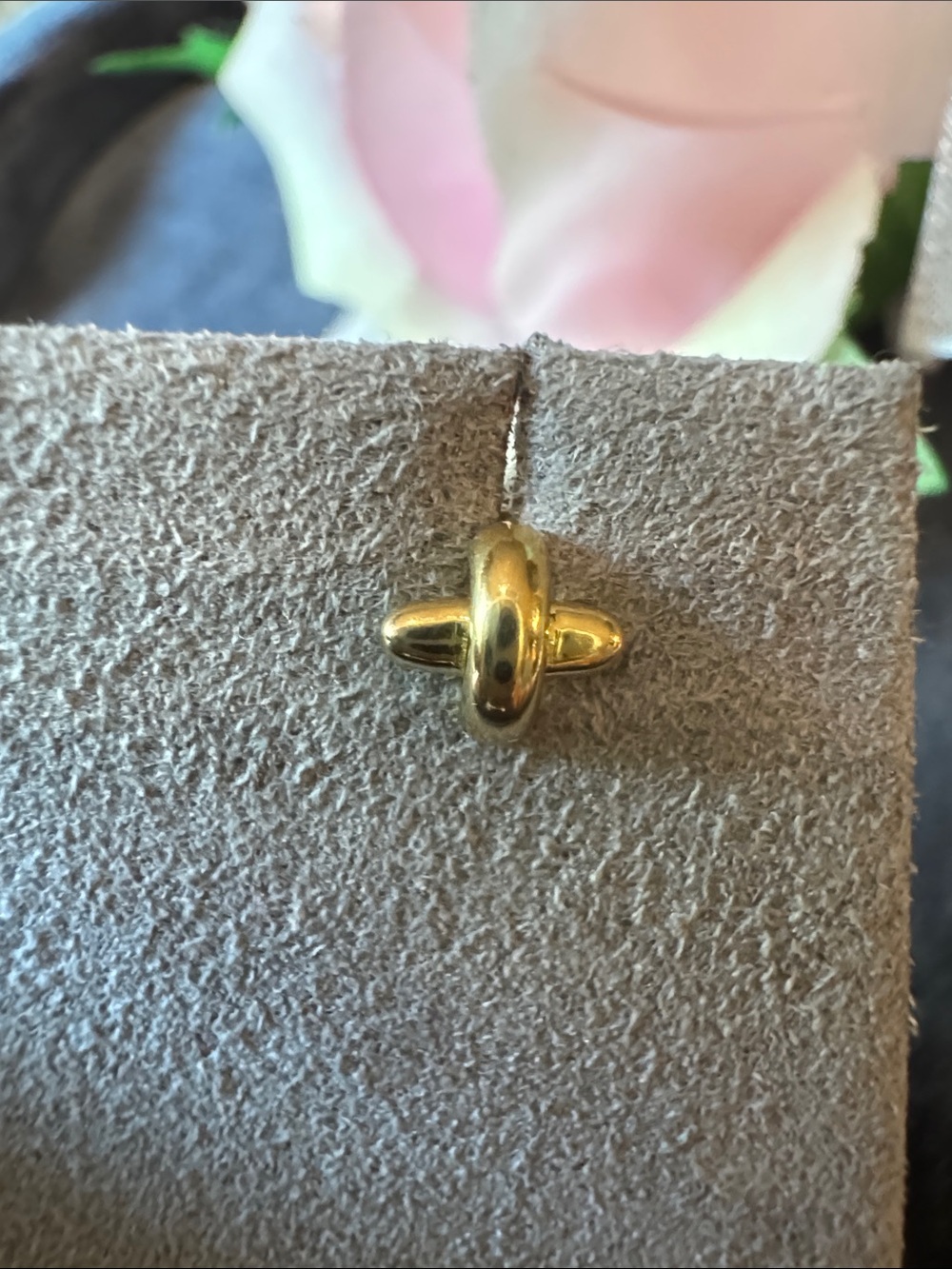 Tiffany 18K SINGLE Stitch Earring.